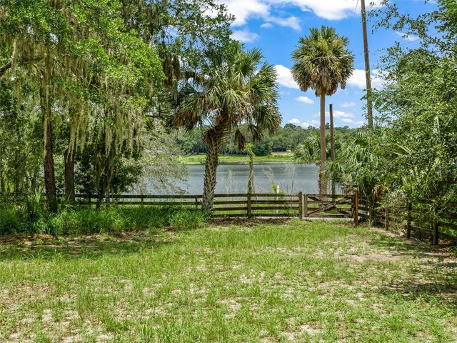 511 E MIRROR LAKE DRIVE, Fruitland Park, FL 34731