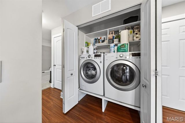 1075 Fenton Park Drive, Fenton, MO 63026