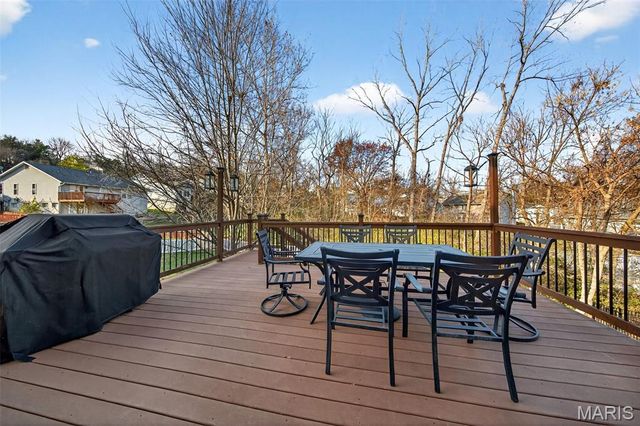 1075 Fenton Park Drive, Fenton, MO 63026