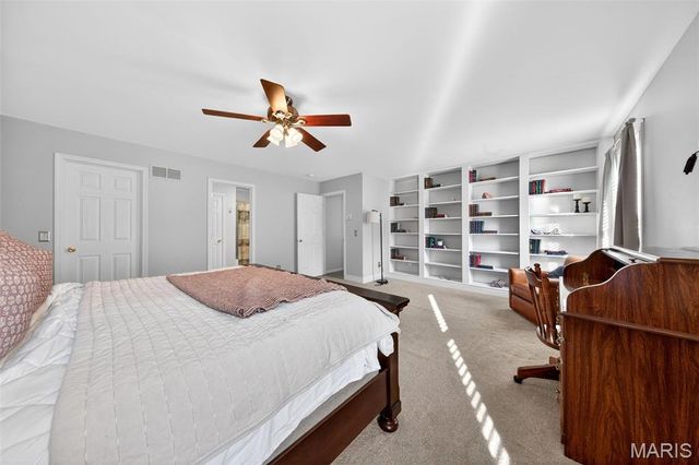 1075 Fenton Park Drive, Fenton, MO 63026