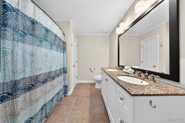 1075 Fenton Park Drive, Fenton, MO 63026