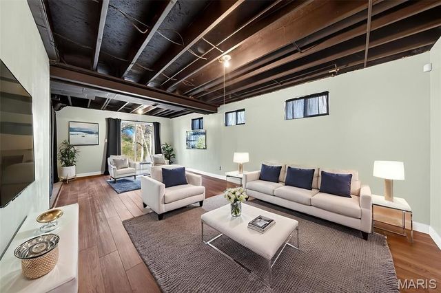 1075 Fenton Park Drive, Fenton, MO 63026