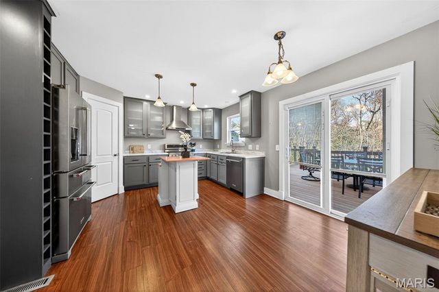 1075 Fenton Park Drive, Fenton, MO 63026