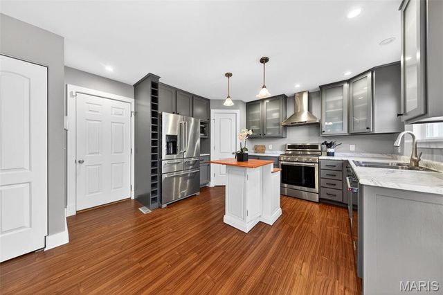 1075 Fenton Park Drive, Fenton, MO 63026