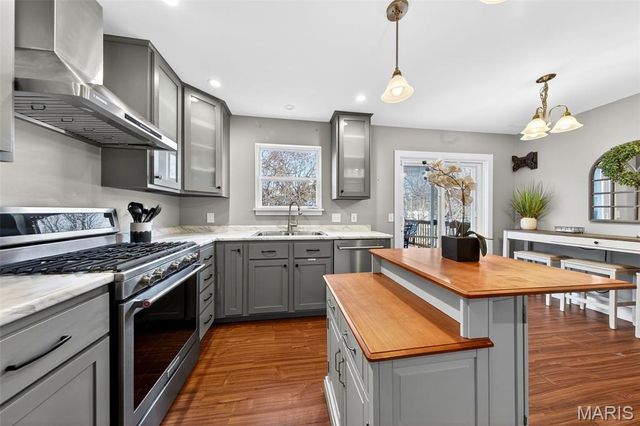 1075 Fenton Park Drive, Fenton, MO 63026