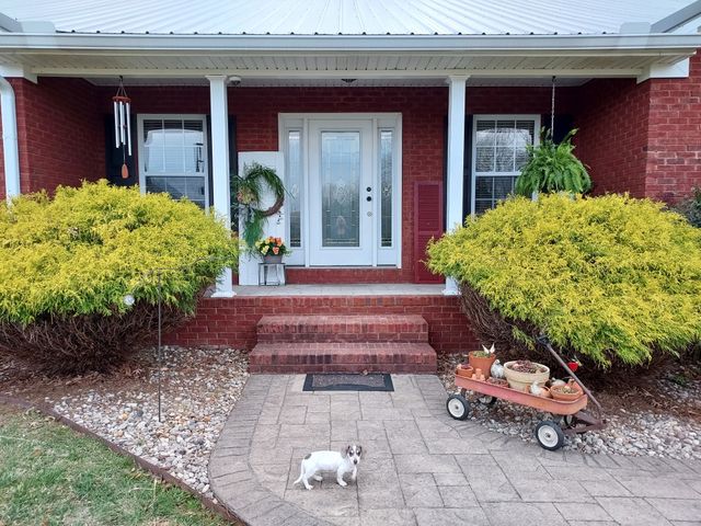 183 Taylor Ln, Lafayette, TN 37083