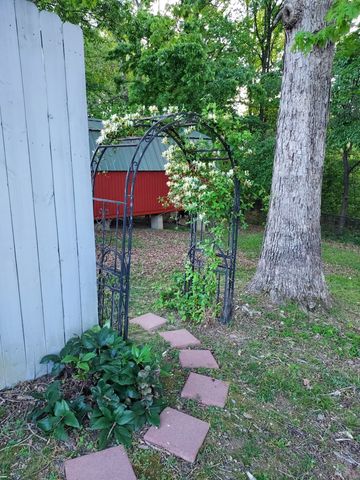 183 Taylor Ln, Lafayette, TN 37083
