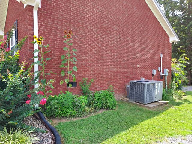 183 Taylor Ln, Lafayette, TN 37083