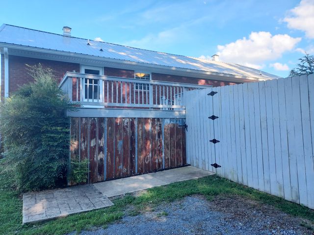 183 Taylor Ln, Lafayette, TN 37083