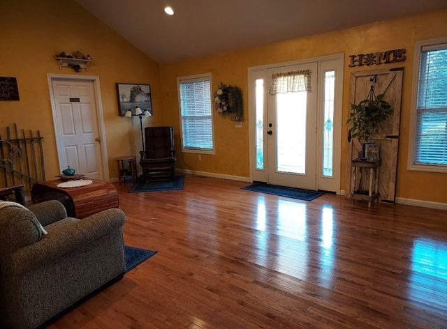 183 Taylor Ln, Lafayette, TN 37083