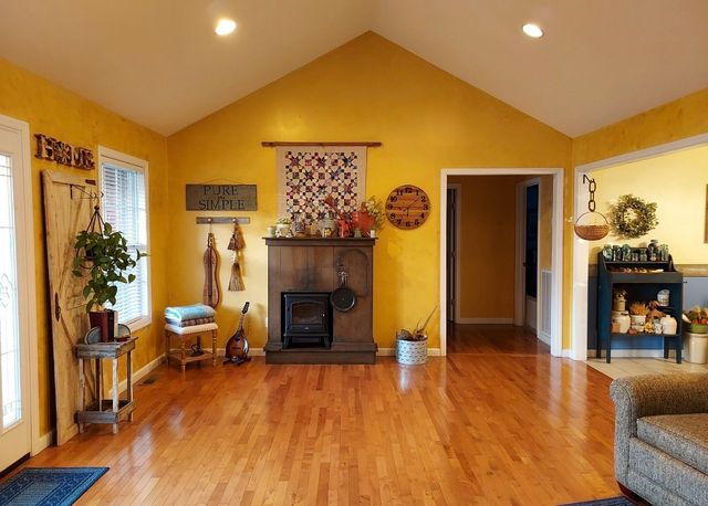 183 Taylor Ln, Lafayette, TN 37083