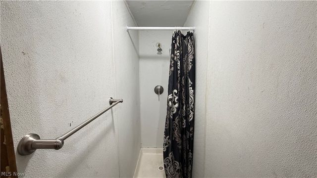 7425 Harvard Avenue, Cleveland, OH 44105