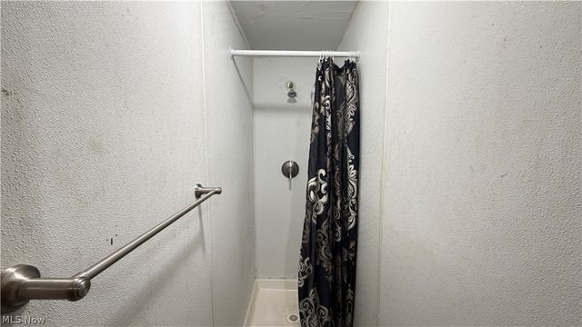 7425 Harvard Avenue, Cleveland, OH 44105