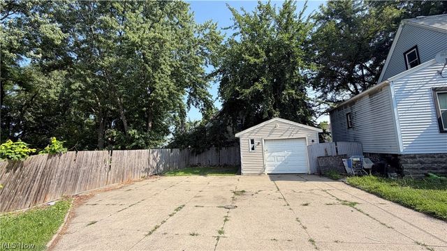 7425 Harvard Avenue, Cleveland, OH 44105