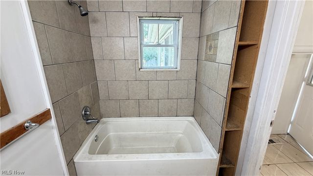 7425 Harvard Avenue, Cleveland, OH 44105