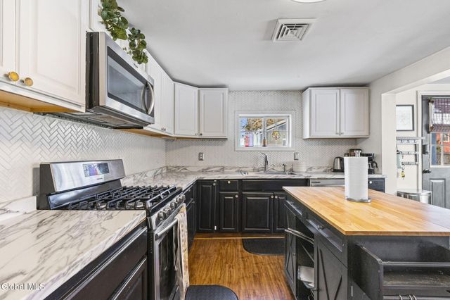 4 Valleyview Avenue, Rotterdam, NY 12306