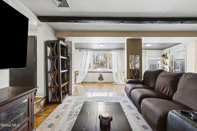 4 Valleyview Avenue, Rotterdam, NY 12306