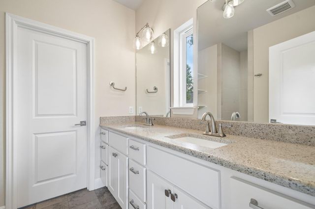 6 Round Bluff CIR, Wimberley, TX 78676