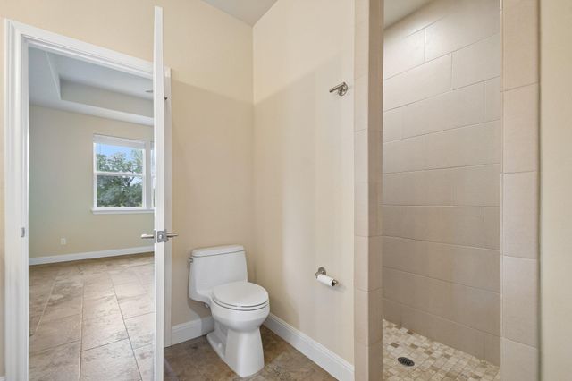 6 Round Bluff CIR, Wimberley, TX 78676