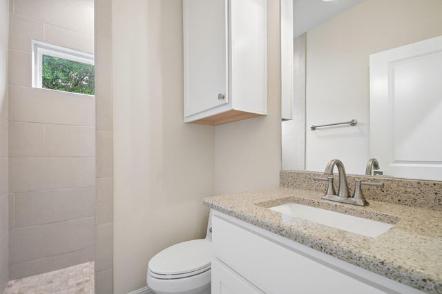 6 Round Bluff CIR, Wimberley, TX 78676