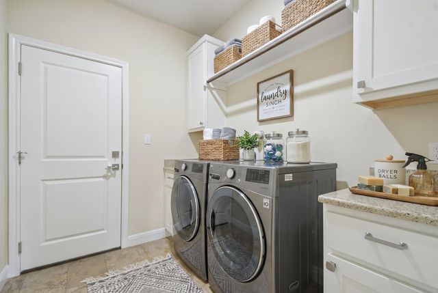 6 Round Bluff CIR, Wimberley, TX 78676
