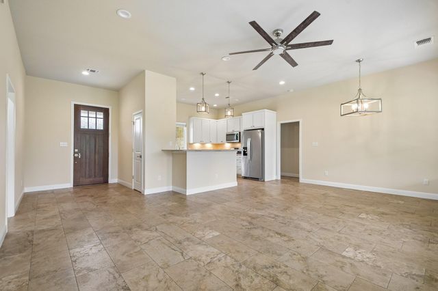 6 Round Bluff CIR, Wimberley, TX 78676