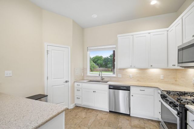 6 Round Bluff CIR, Wimberley, TX 78676