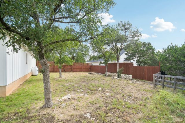 6 Round Bluff CIR, Wimberley, TX 78676