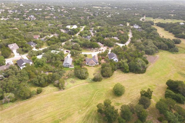 6 Round Bluff CIR, Wimberley, TX 78676