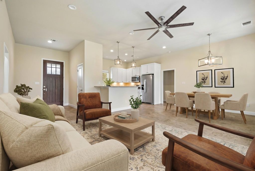 6 Round Bluff CIR, Wimberley, TX 78676