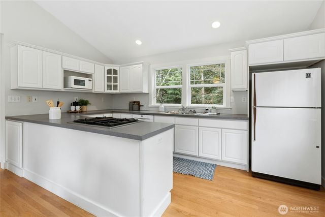 10235 Battle Point Drive NE, Bainbridge Island, WA 98110