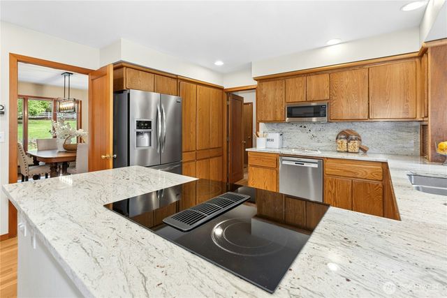 10235 Battle Point Drive NE, Bainbridge Island, WA 98110