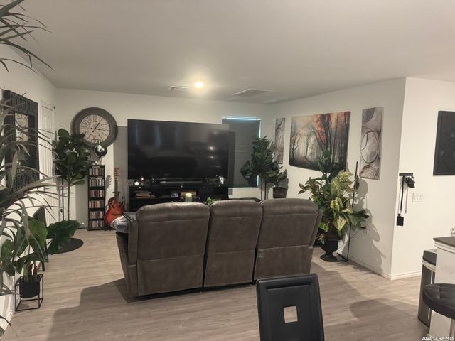 4546 grassland, San Antonio, TX 78222