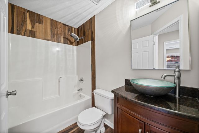 1002 Hendricks Ct, Clarksville, TN 37040