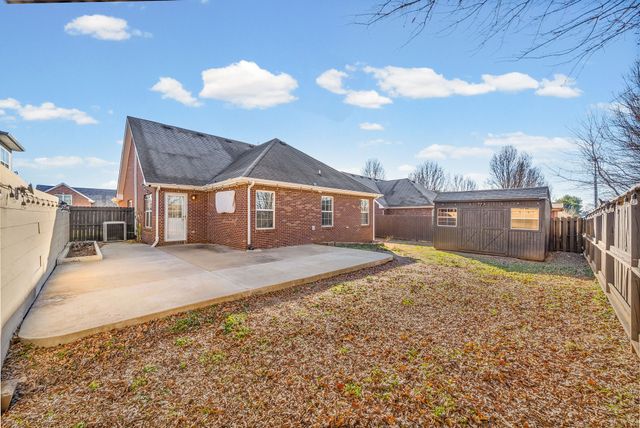 1002 Hendricks Ct, Clarksville, TN 37040