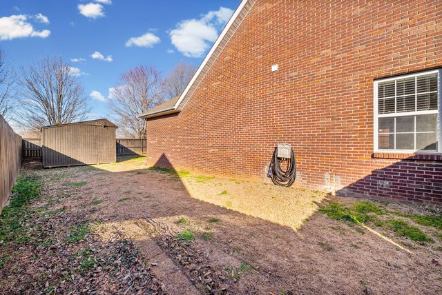 1002 Hendricks Ct, Clarksville, TN 37040