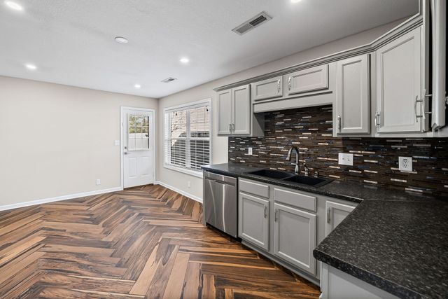 1002 Hendricks Ct, Clarksville, TN 37040