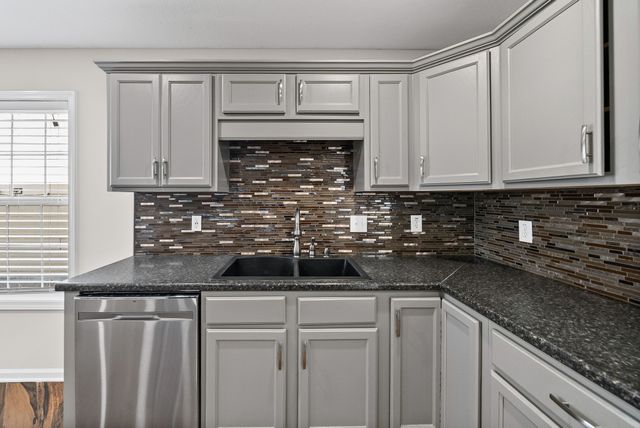 1002 Hendricks Ct, Clarksville, TN 37040