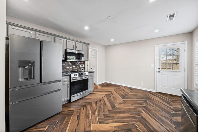 1002 Hendricks Ct, Clarksville, TN 37040