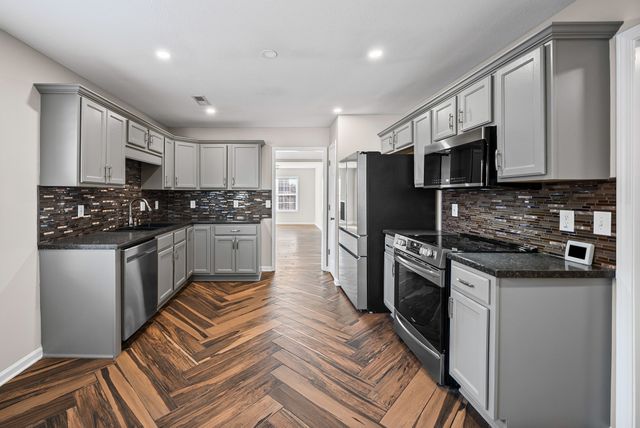 1002 Hendricks Ct, Clarksville, TN 37040