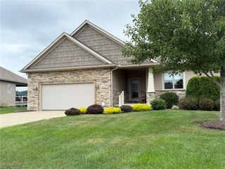 1166 Pine Bluff Drive NE, New Philadelphia, OH 44663