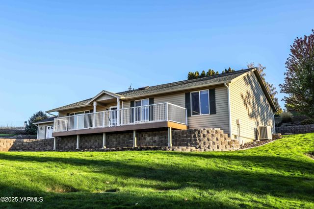 320 Westridge Rd, Selah, WA 98942