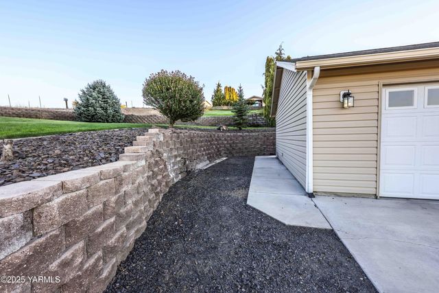 320 Westridge Rd, Selah, WA 98942