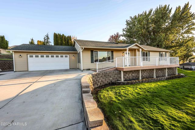 320 Westridge Rd, Selah, WA 98942