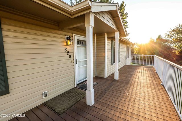 320 Westridge Rd, Selah, WA 98942