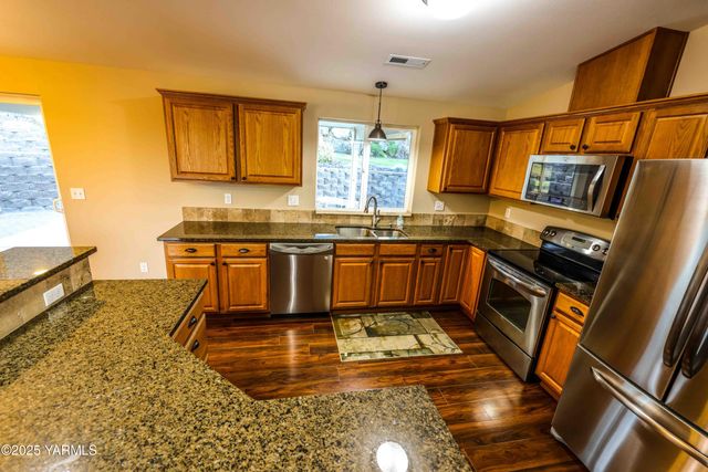 320 Westridge Rd, Selah, WA 98942