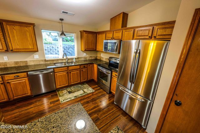 320 Westridge Rd, Selah, WA 98942