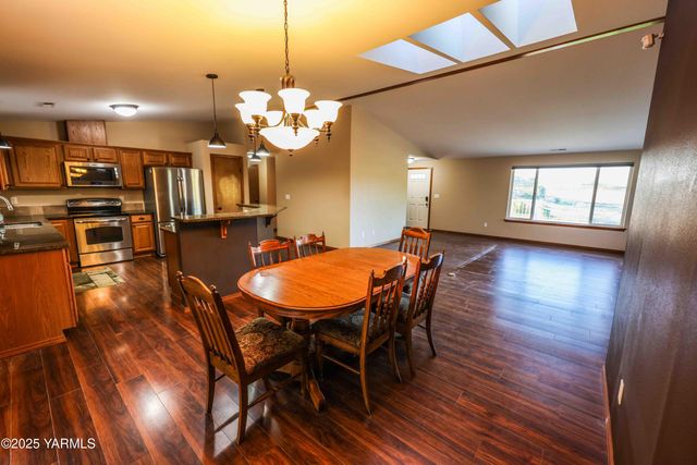 320 Westridge Rd, Selah, WA 98942