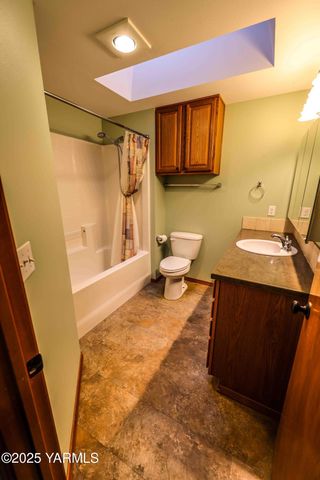 320 Westridge Rd, Selah, WA 98942