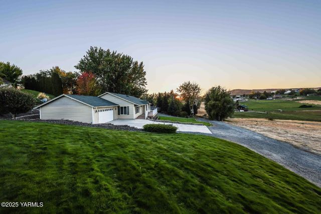 320 Westridge Rd, Selah, WA 98942